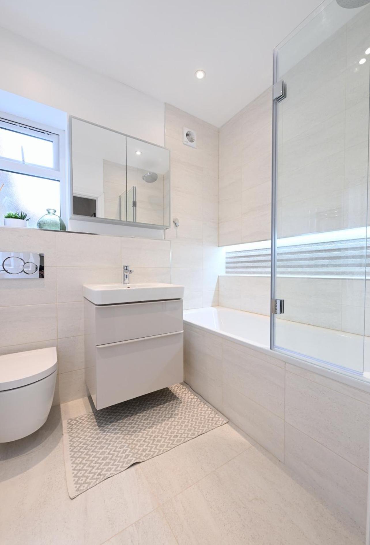 Stylish & Spacious 4 Beds House Vakantiehuis *