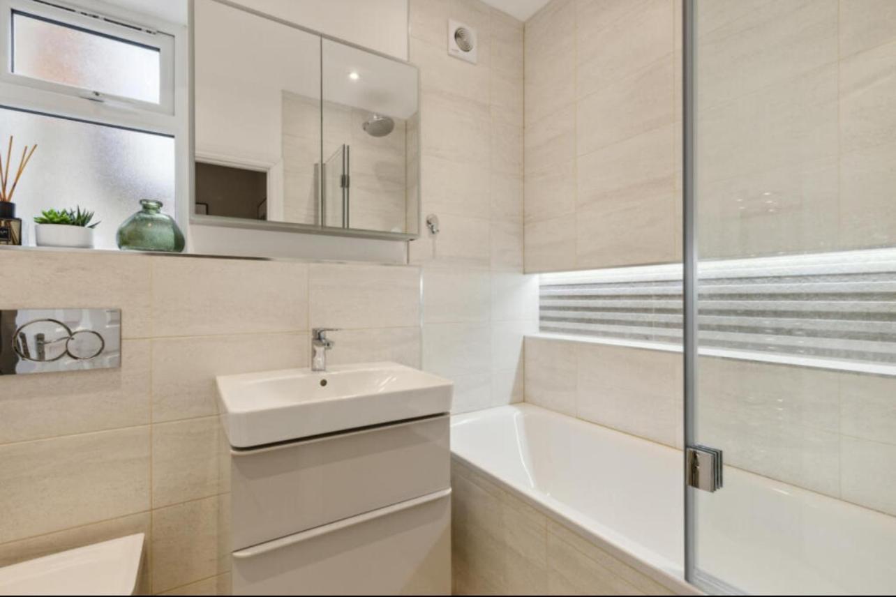 Stylish & Spacious 4 Beds House