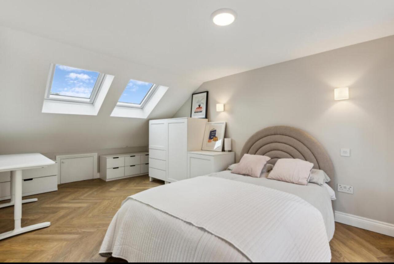 Stylish & Spacious 4 Beds House Hébergement de vacances