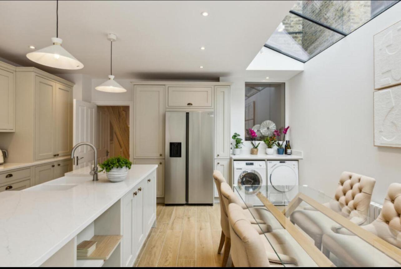Stylish & Spacious 4 Beds House Hébergement de vacances