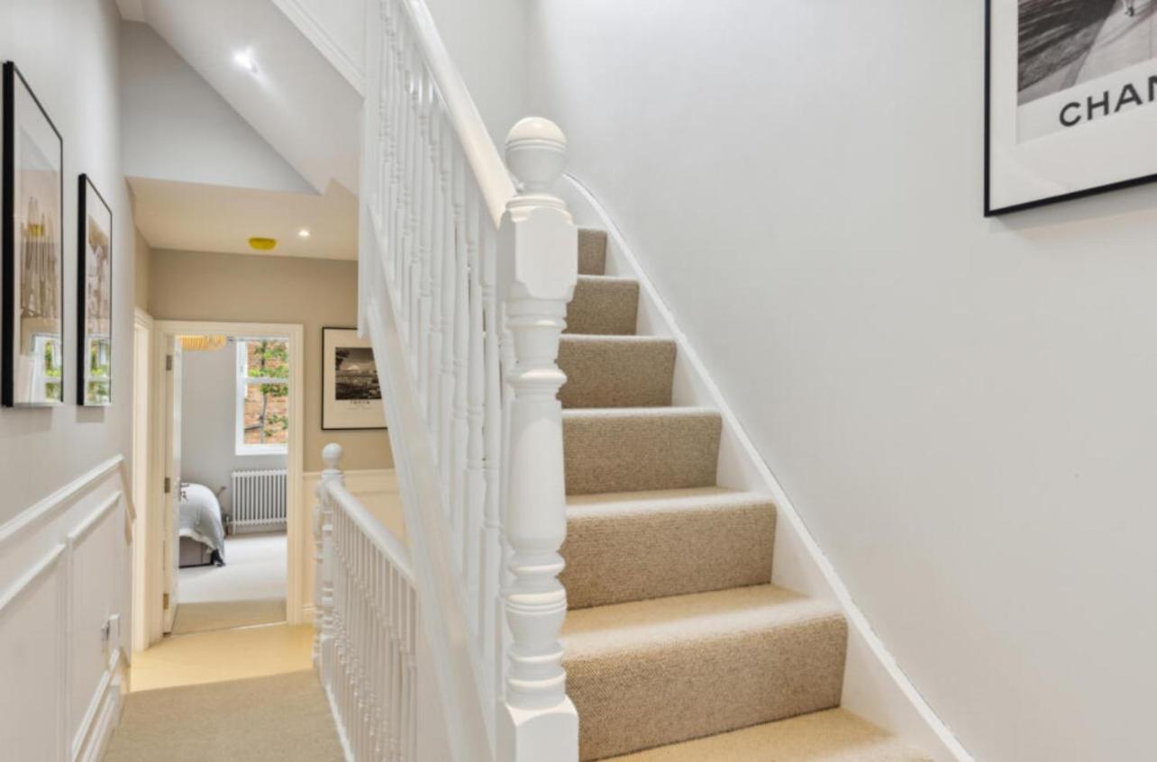Stylish & Spacious 4 Beds House *
