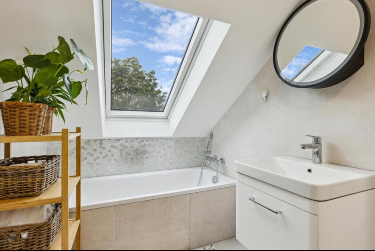 Stylish & Spacious 4 Beds House *