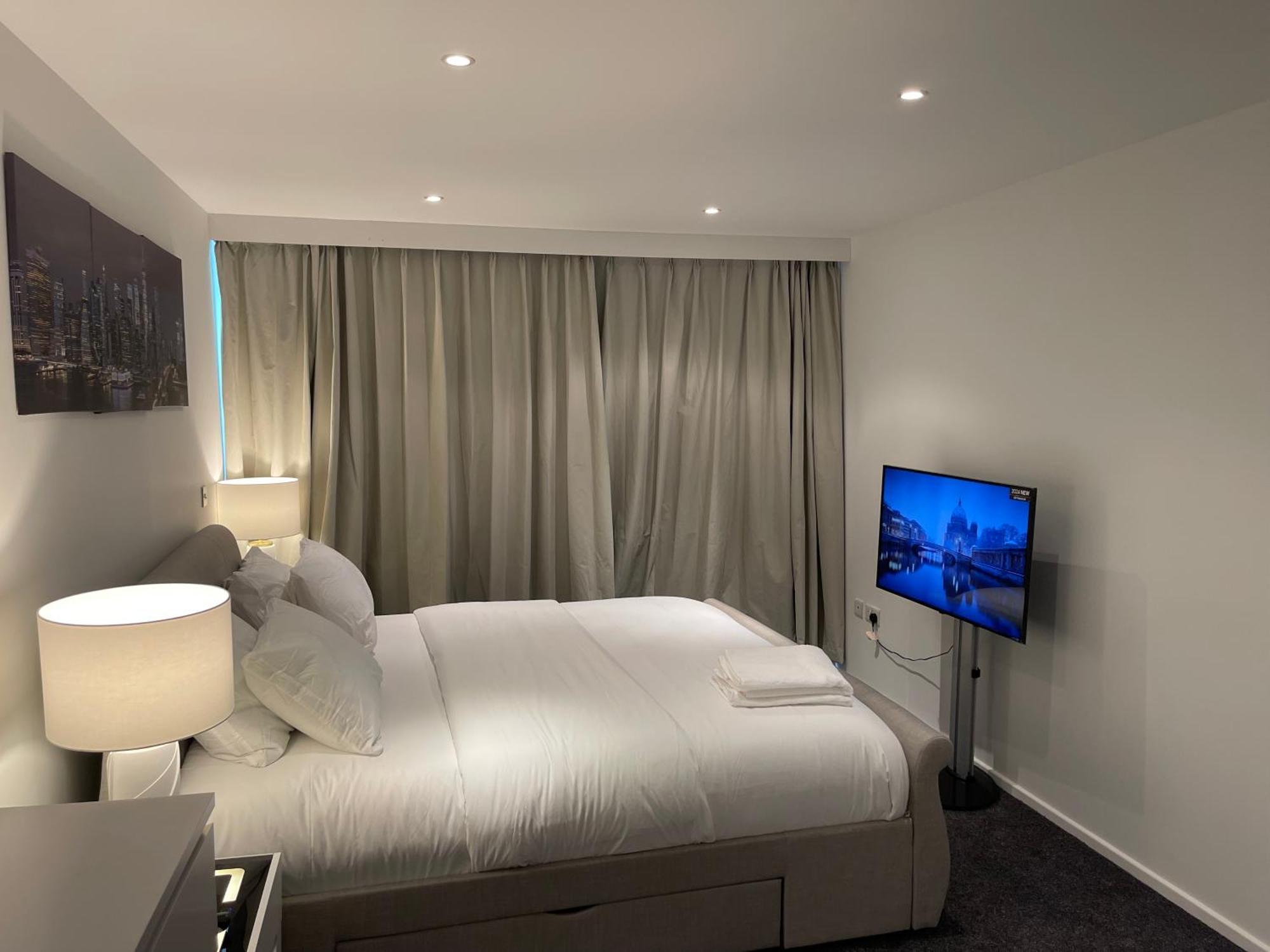 Modern Luxury 2 Bedroom In Excel London