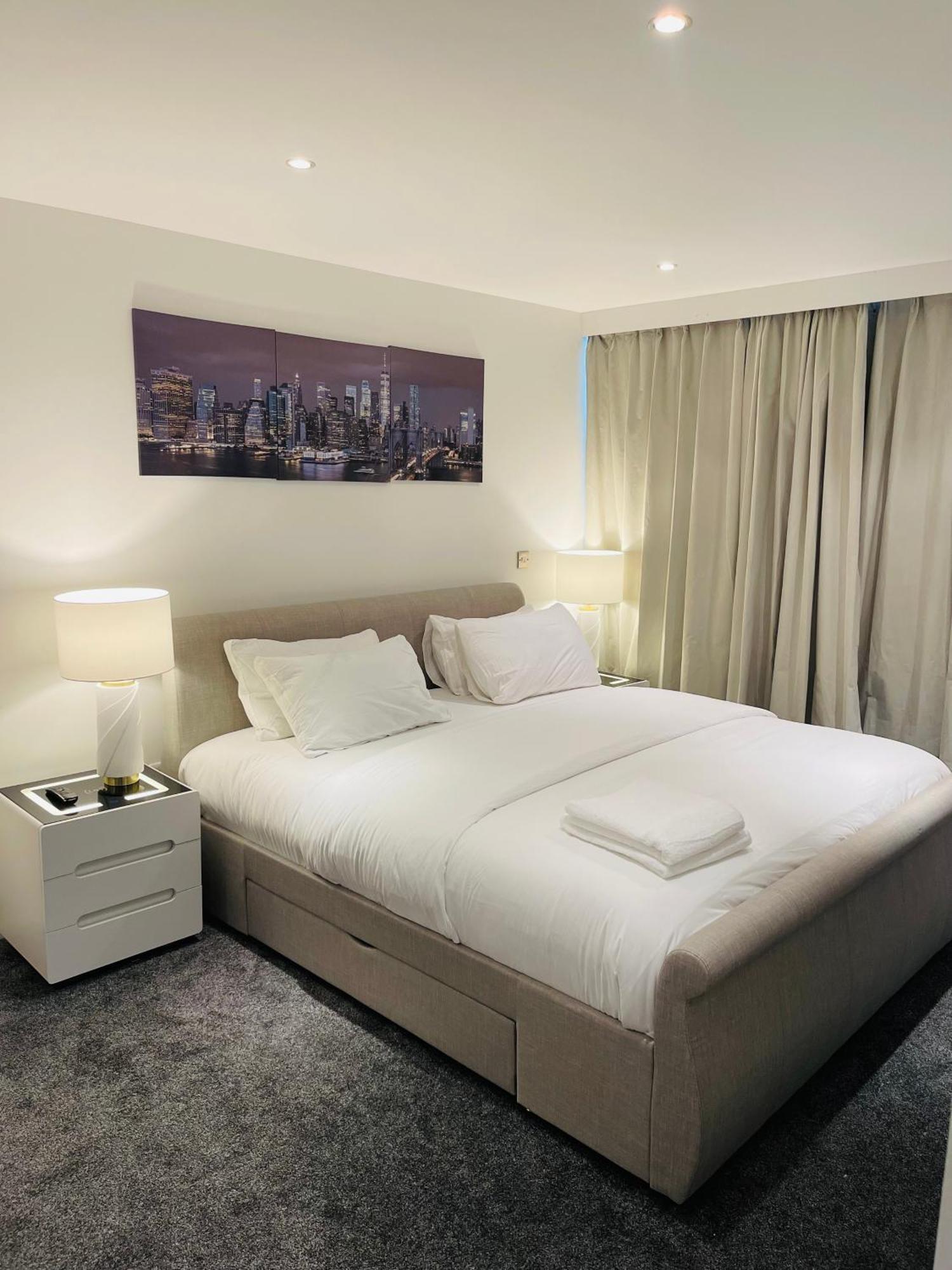 Modern Luxury 2 Bedroom In Excel Apartment London