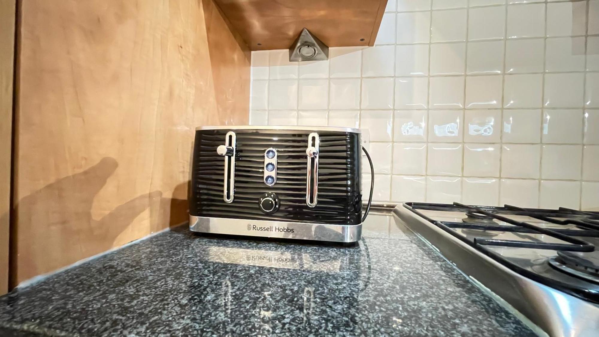 4- Bedroom , 1 Living Flat Near Emirates Stadium Appartamento *