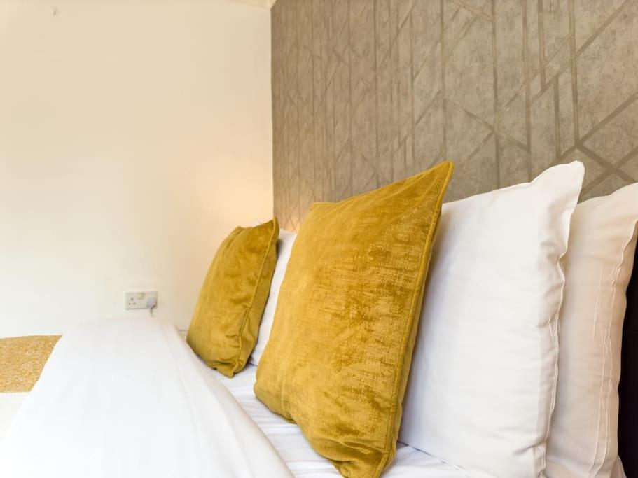 Last-minute Reserve L Modern 2 Double Bed For 5 Guests L Hofin Short Lets & Serviced Lägenhet London