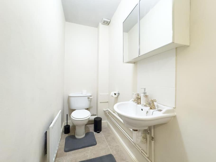 Last-minute Reserve L Modern 2 Double Bed For 5 Guests L Hofin Short Lets & Serviced Lägenhet London