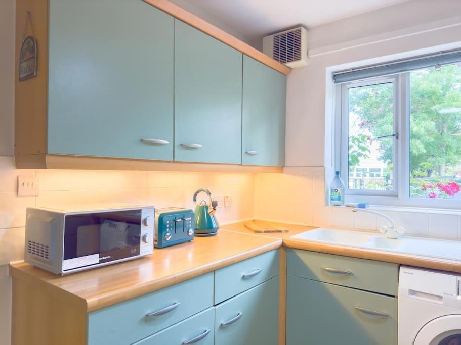 Last-minute Reserve L Modern 2 Double Bed For 5 Guests L Hofin Short Lets & Serviced Lägenhet London