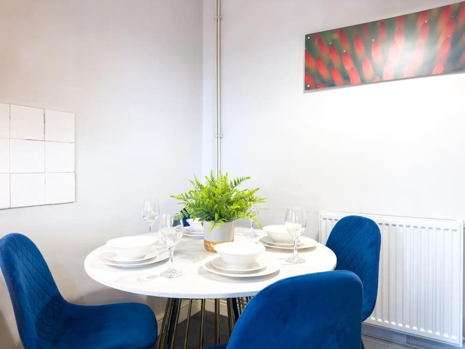 Last-minute Reserve L Modern 2 Double Bed For 5 Guests L Hofin Short Lets & Serviced Lägenhet London