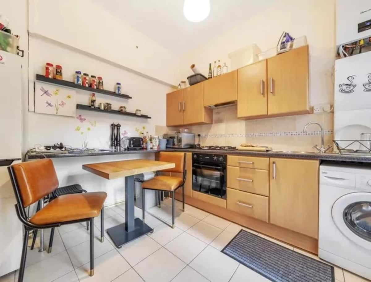 Charming 1-bedroom Southfields, Lejlighed