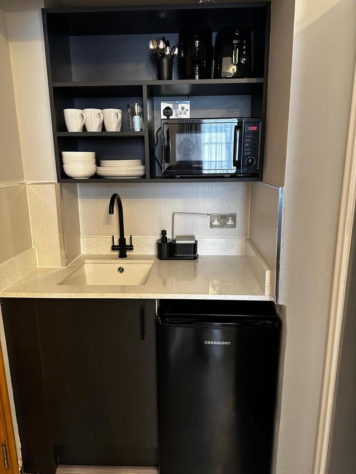 Fb2-fantastic Basement Good For 3 Near Hyde Park Leilighet London