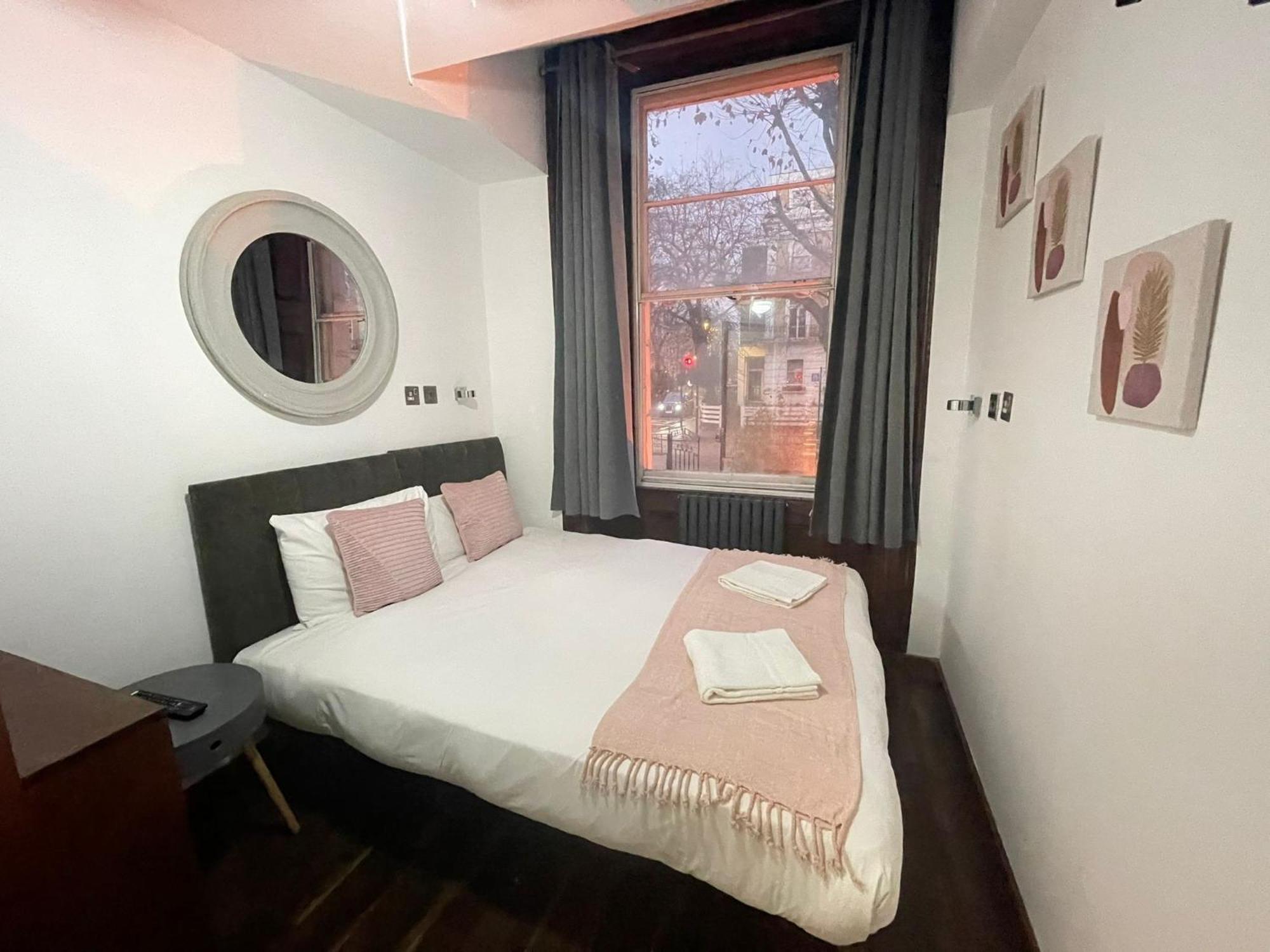 Nd - Hyde Park Hotel London