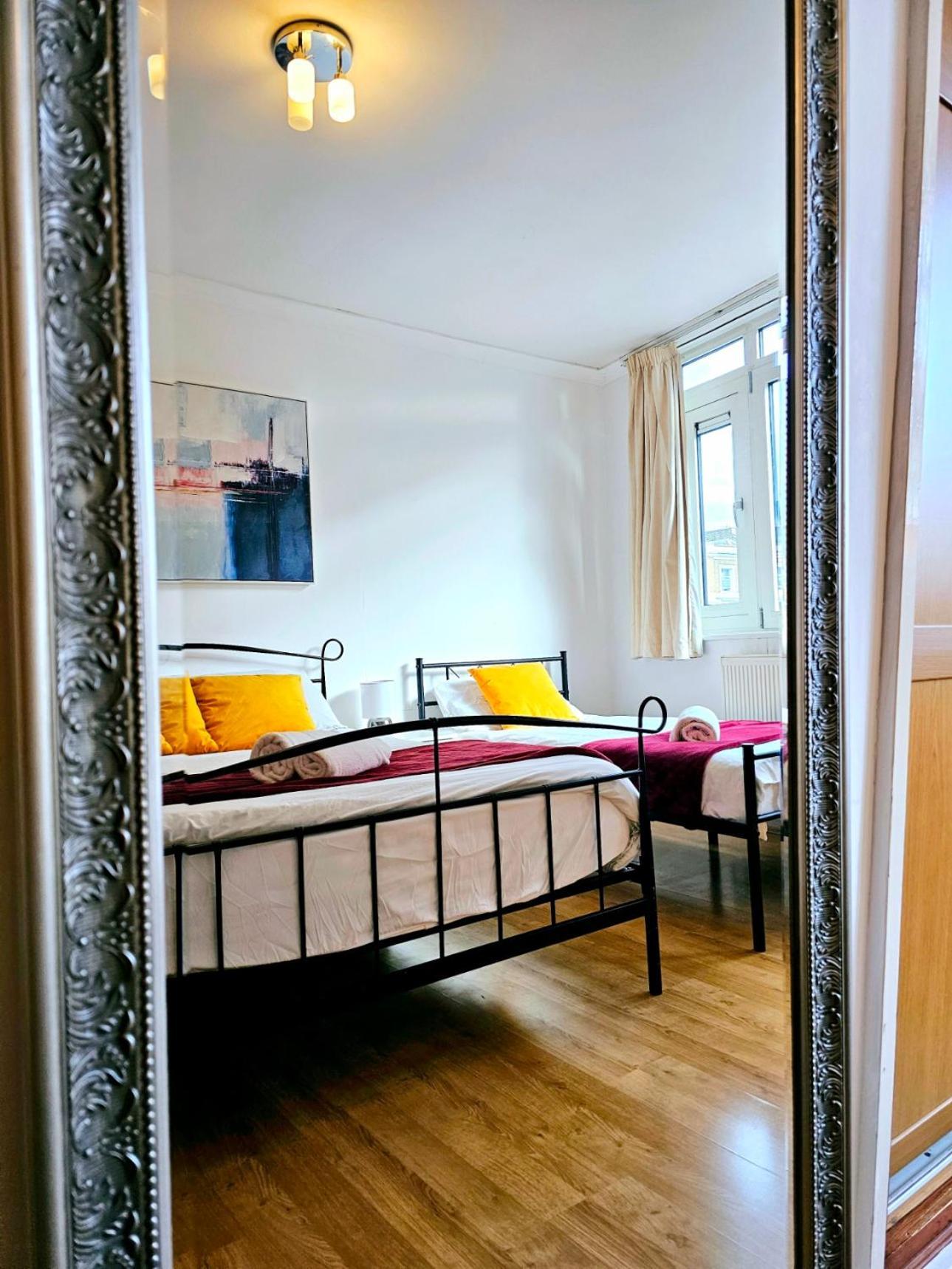 Lägenhet Bright & Spacious In Building With Lift, Right Next To Bayswater Station - Walk To Kensington Palace, Hyde Park, Little Venice & Notting Hill London