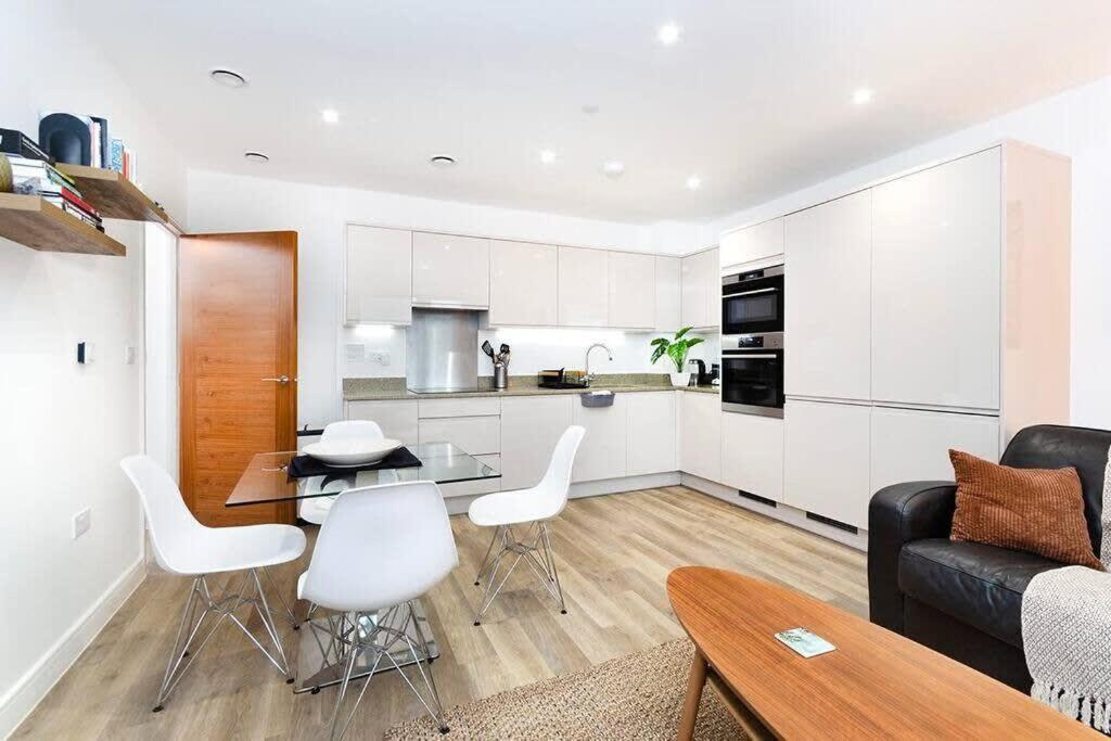 Appartement Stylish 2 Bedroom Flat In Wandsworth *