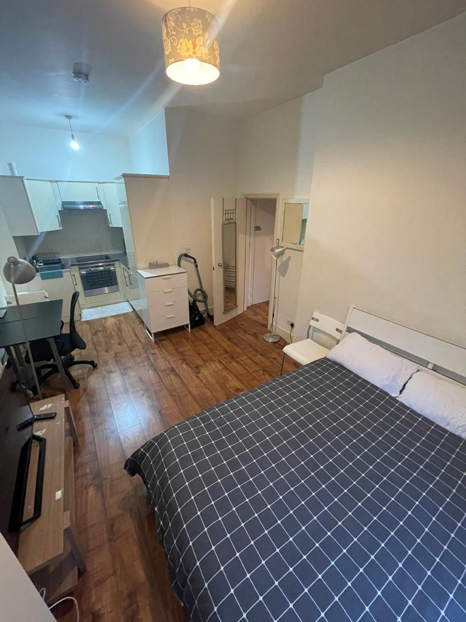 Entire Cosy Flat Opposite Victoria And Piccadilly Appartamento Londra