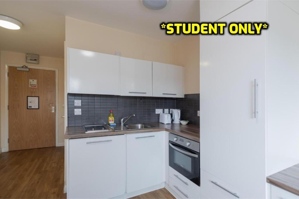 Student Only Zeni Vauxhall Lägenhet London