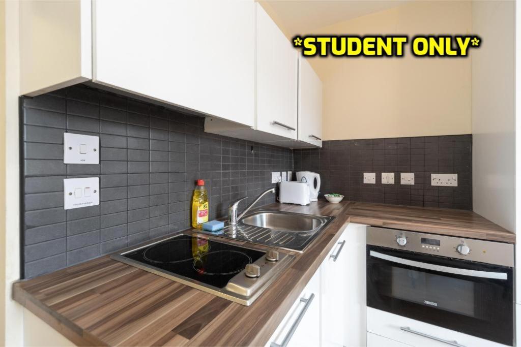 Student Only Zeni Vauxhall Lägenhet London