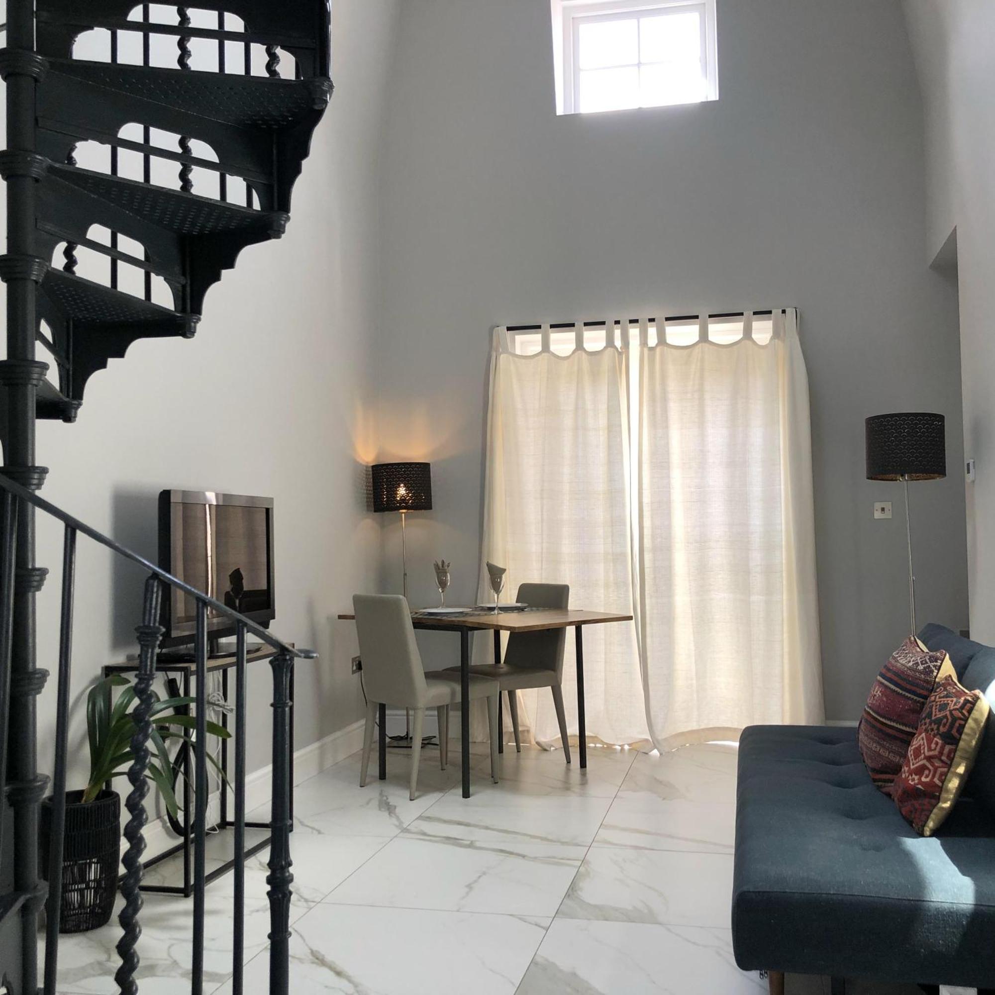 London-apartment-sleeps2-privateentrance * Londen