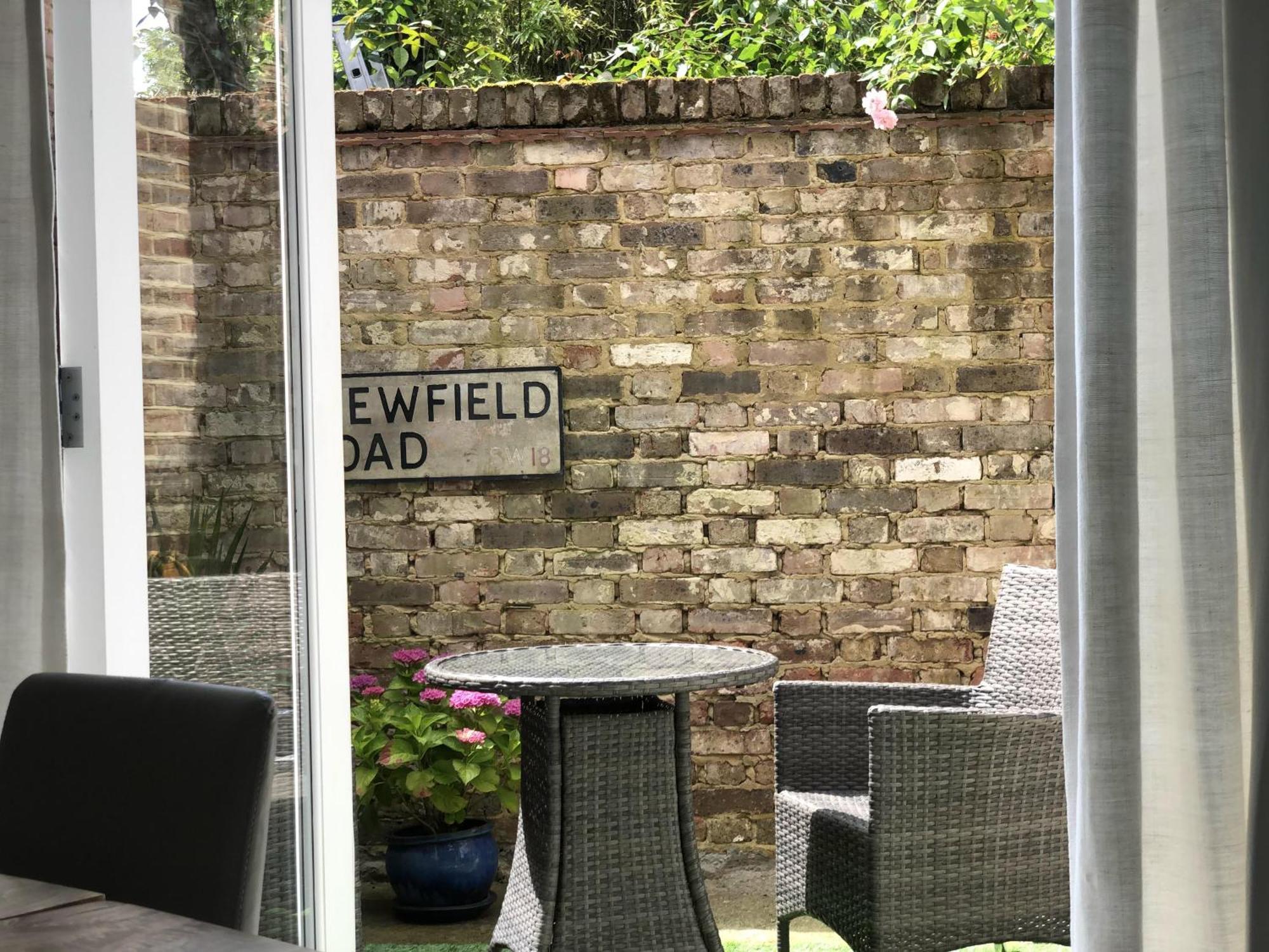 London-apartment-sleeps2-privateentrance * Londen