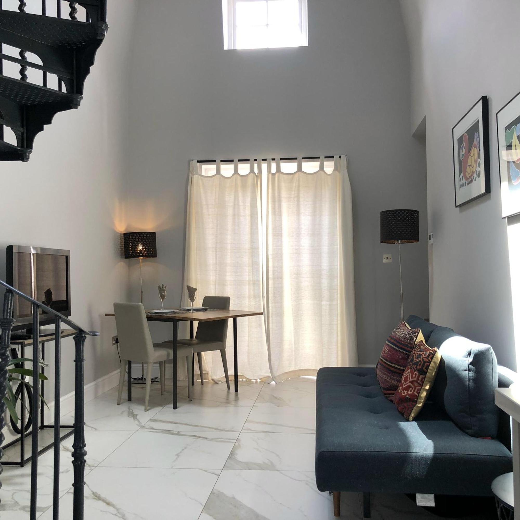 London-apartment-sleeps2-privateentrance * Londen