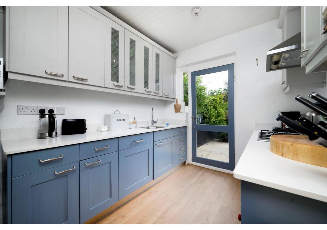 Feriehus 4br House Minutes From Transport & Attractions *