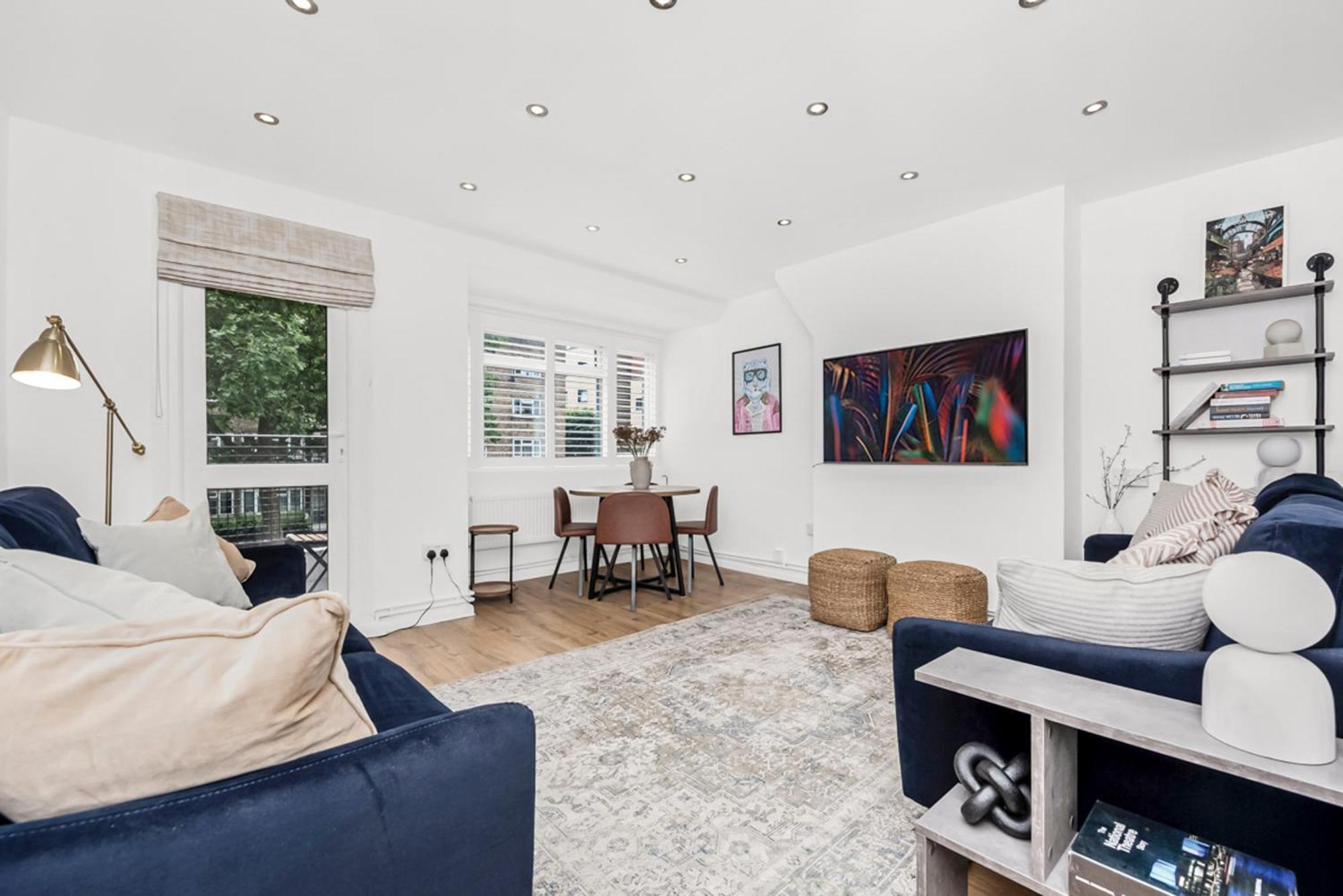 Spacious Bridge Flat Londra