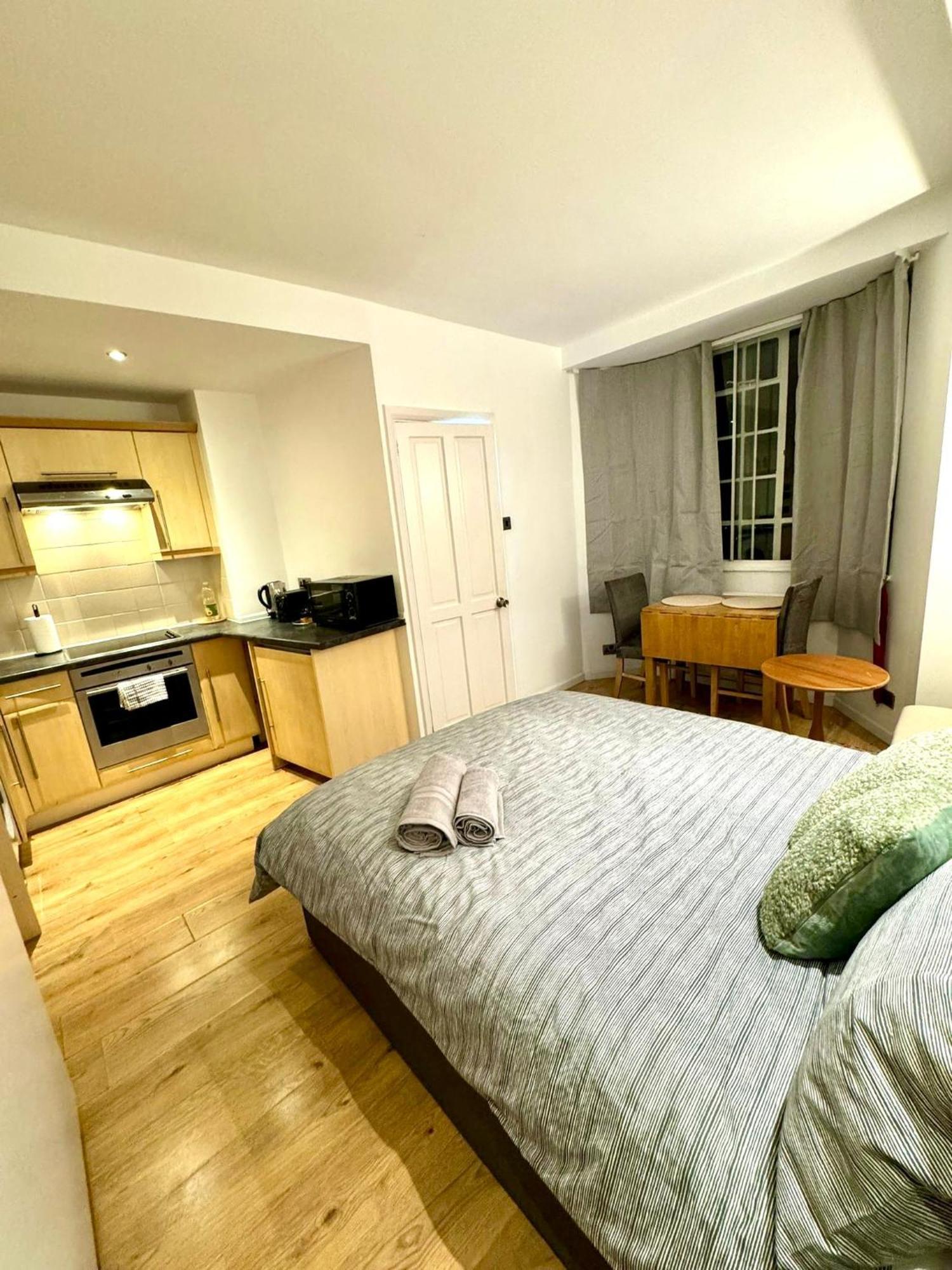 Charming Chelsea Studio, Harrods, *