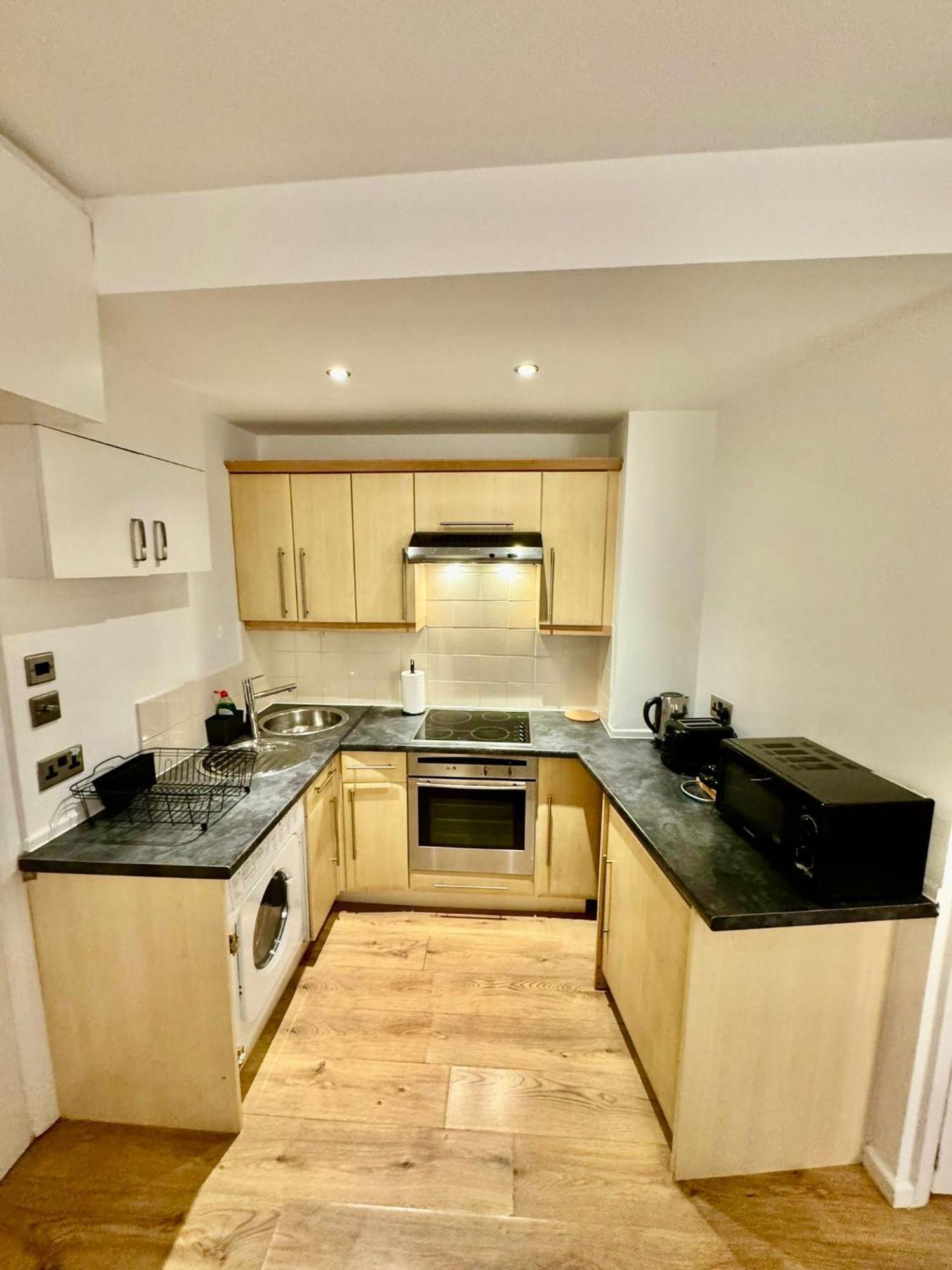 Charming Chelsea Studio, Harrods, Apartment London