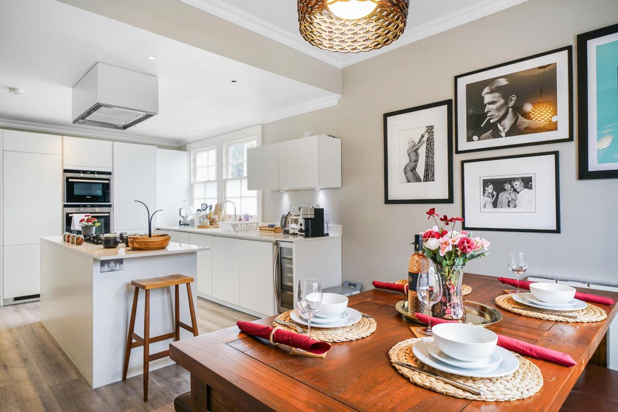 Stylish 2bed 2 Bath House With Balcony Feriehus *