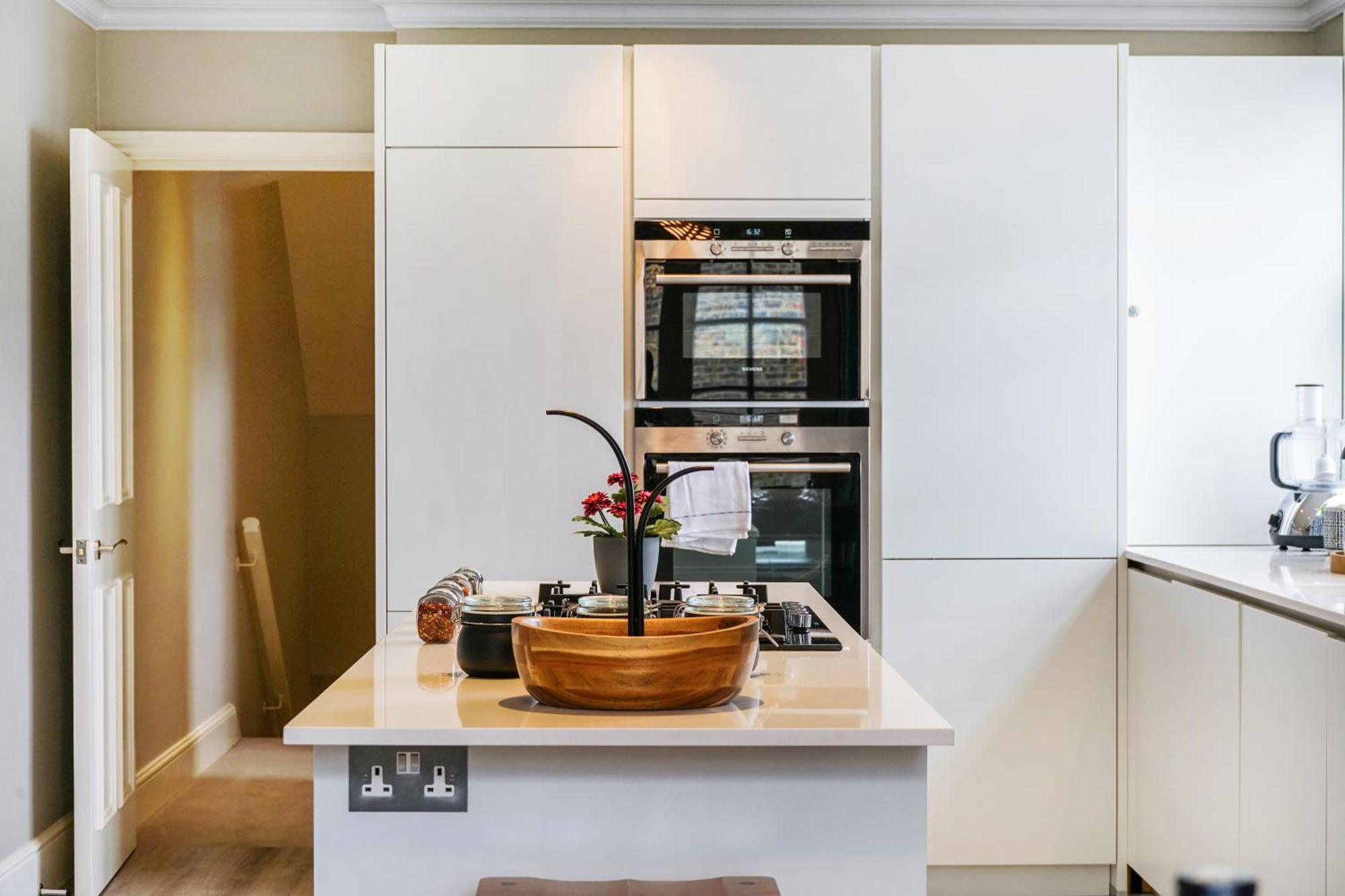 Stylish 2bed 2 Bath House With Balcony Hébergement de vacances Londres