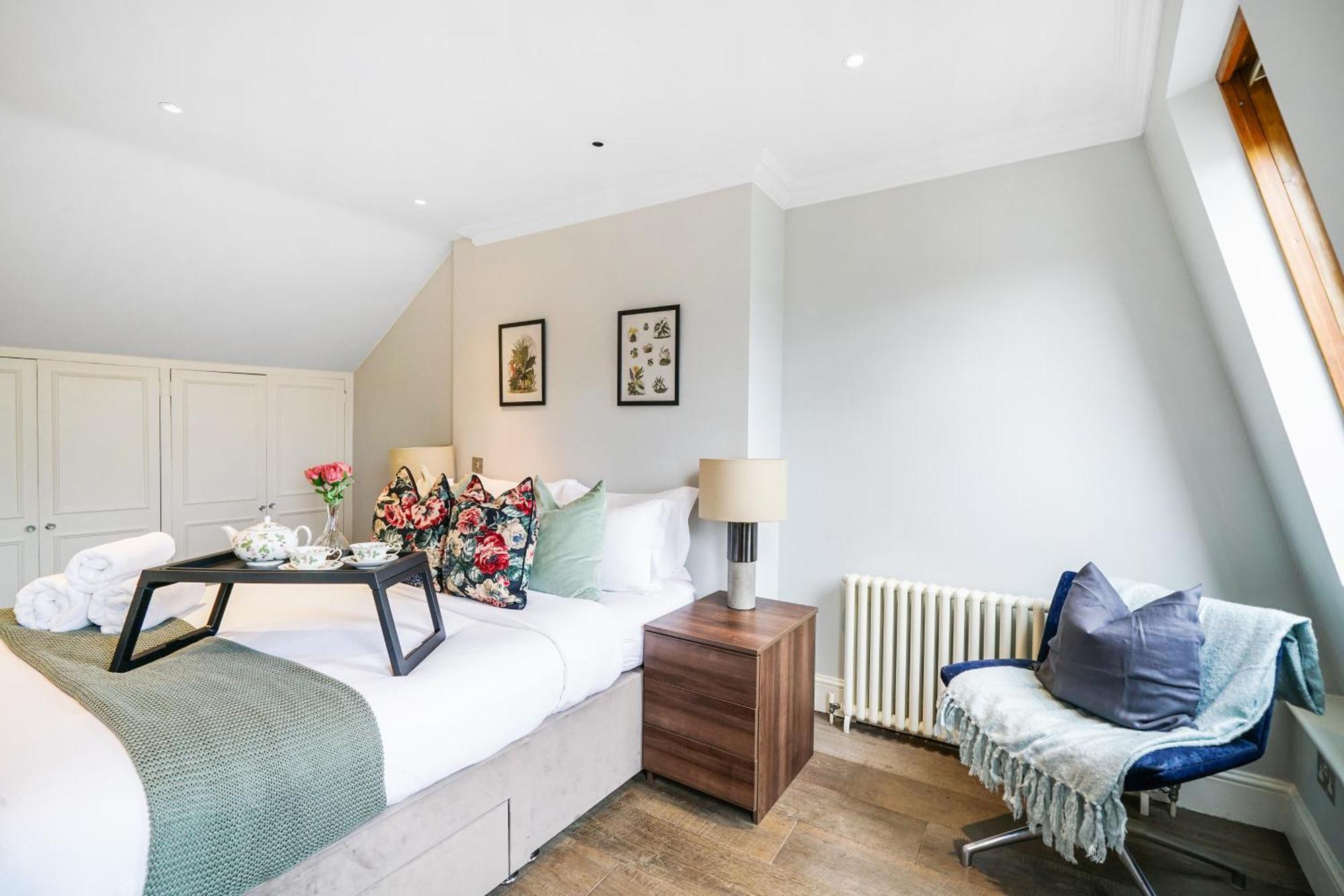 Hébergement de vacances Stylish 2bed 2 Bath House With Balcony *