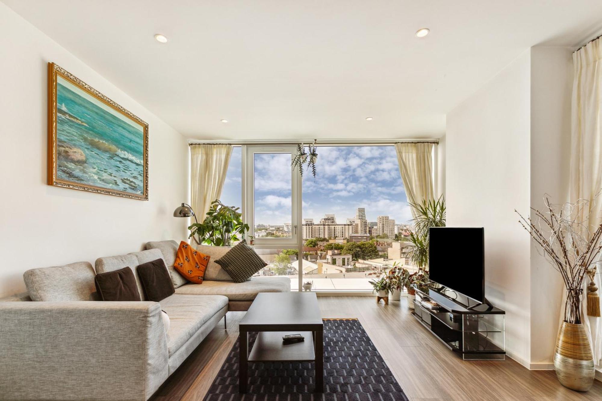 Chic 2-bedroom With Stunning Views In Apartment *