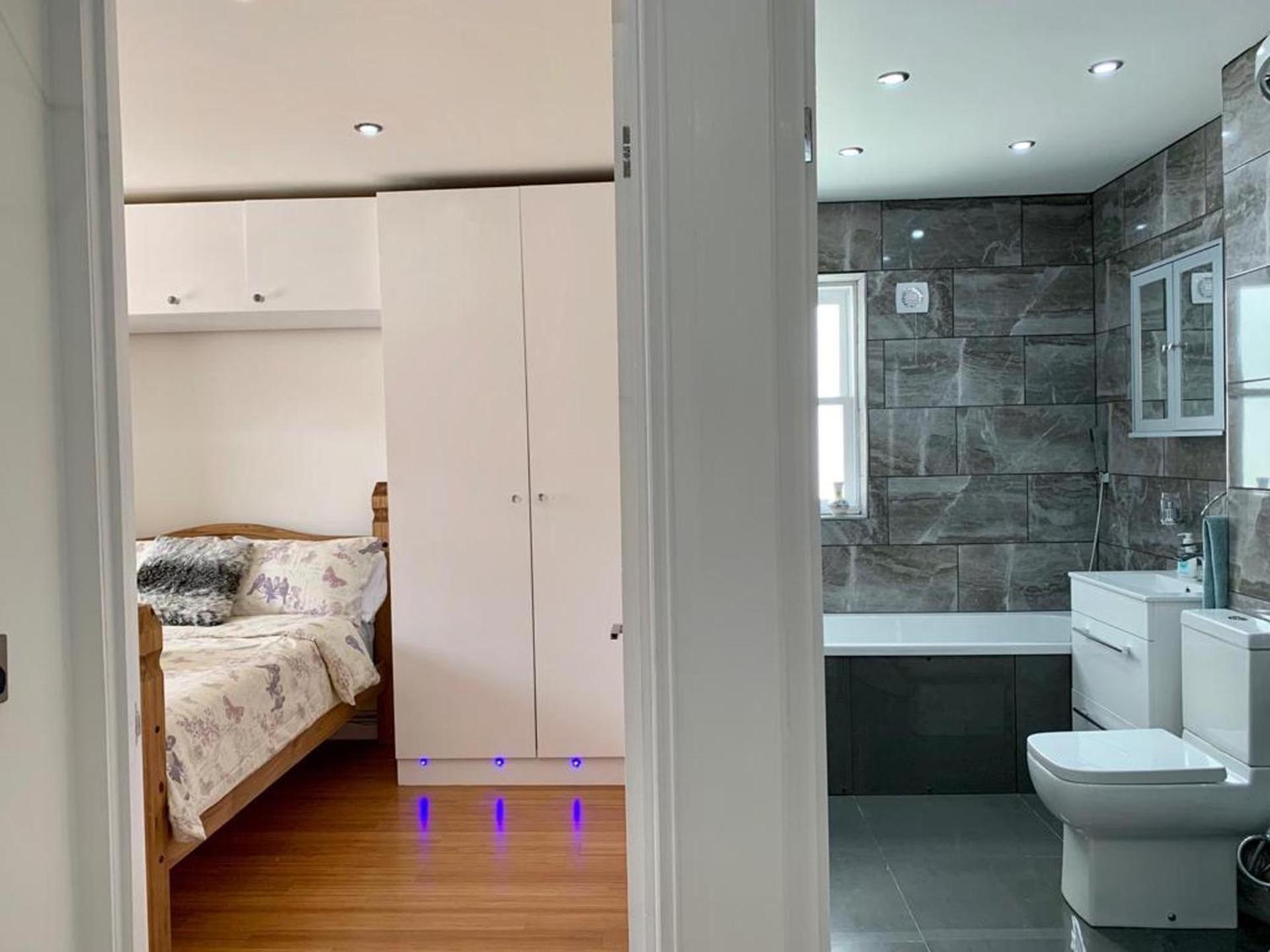 Apartment Retreat At Hindsley's Place *