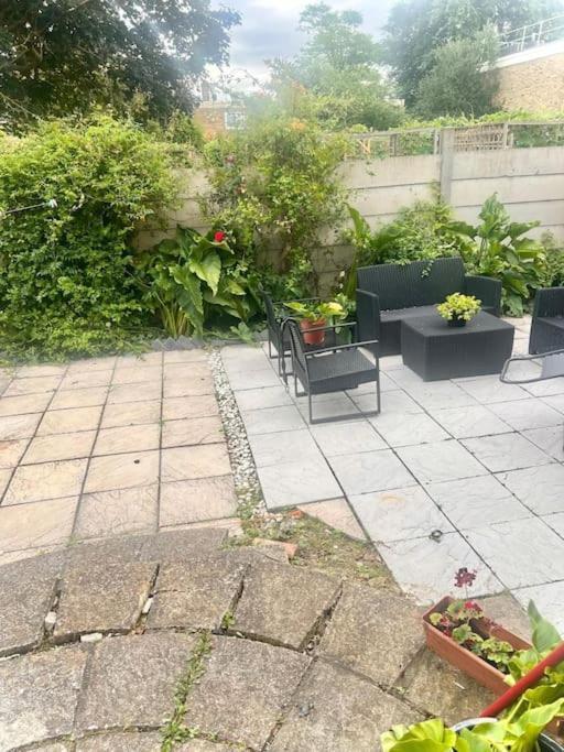 Beautiful 1 Bedroom House With Garden Apartment