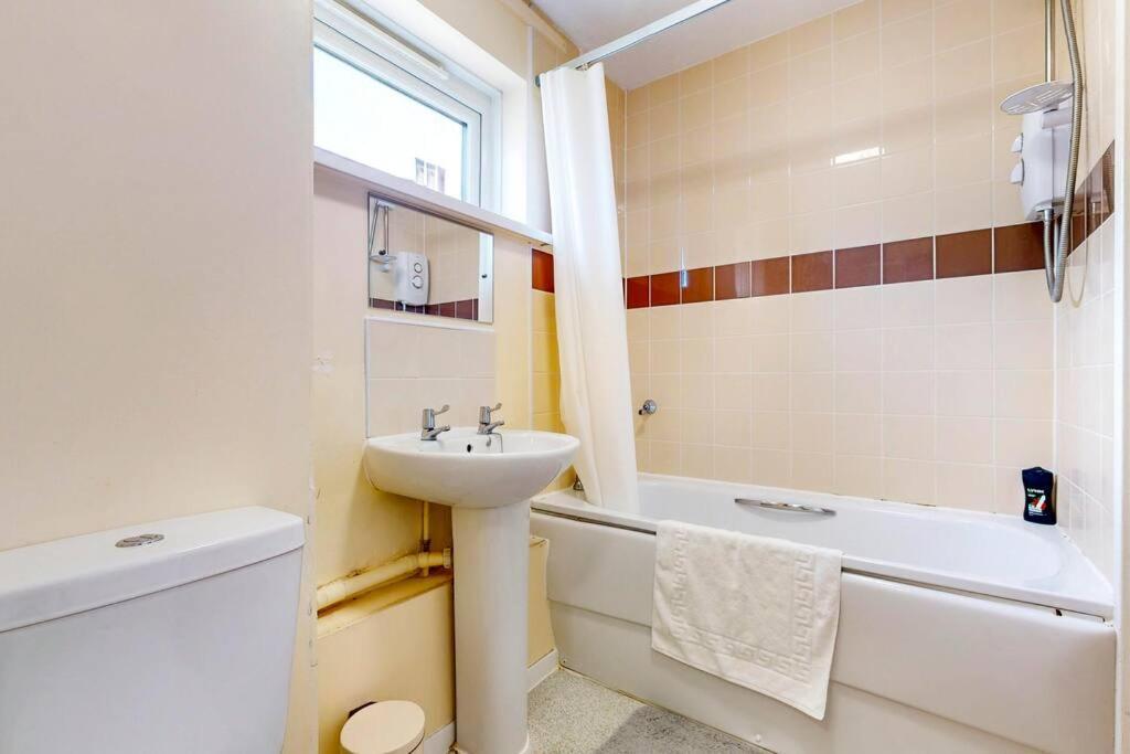 Feriehus 1bed Maisonette With Free Parking In Crystal Palace *
