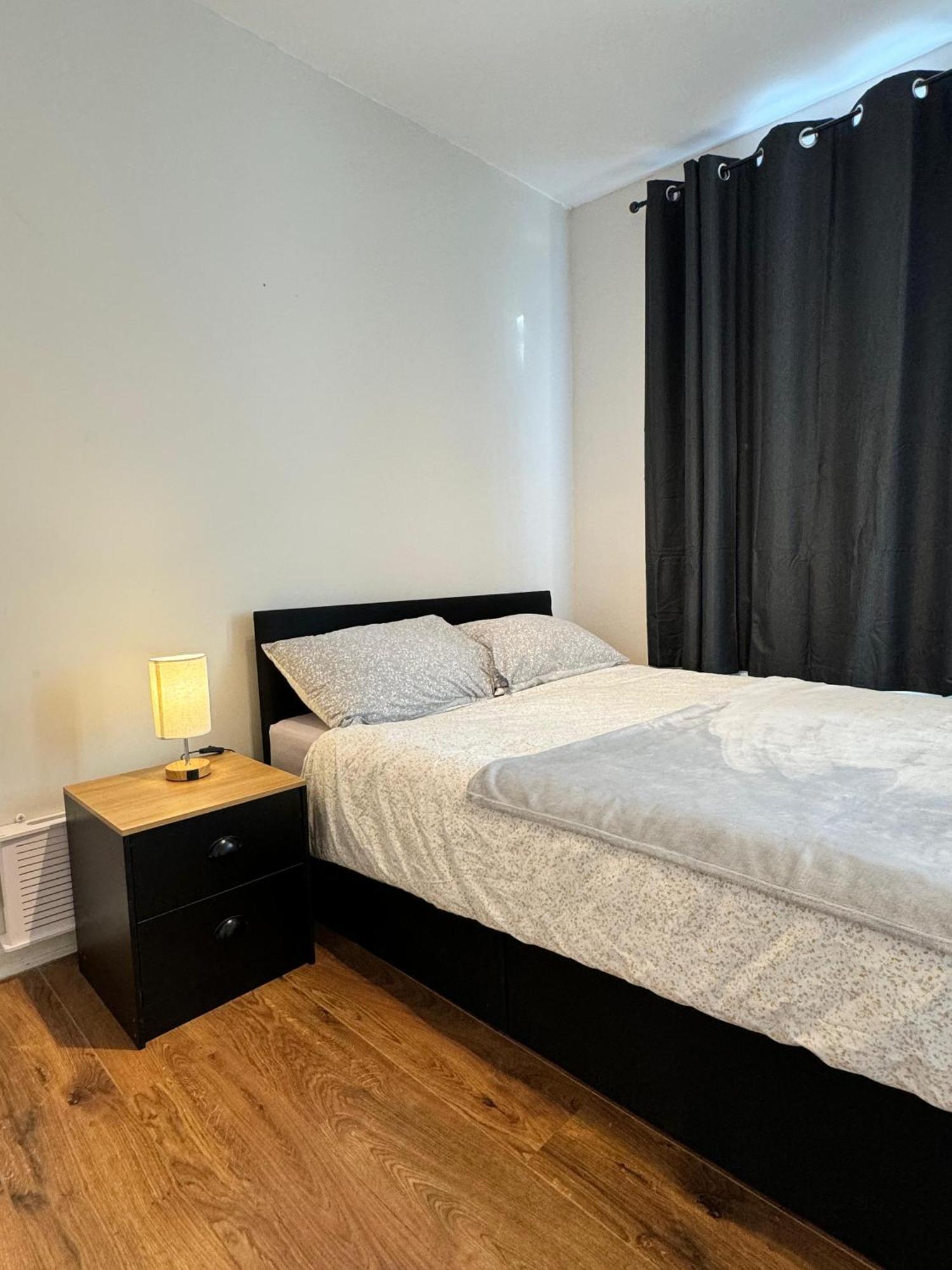 Double Bedroom In Private Home- Canning Town By Excel Privatunterkunft