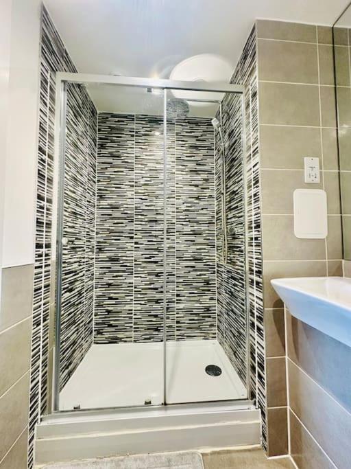 Stylish In Zone 2 Leilighet London