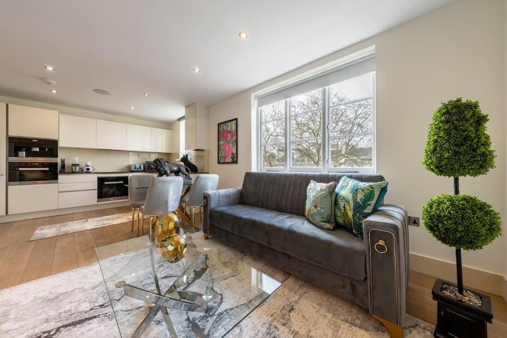 Stunning 3 Bed 2 Bath Penthouse In Londres