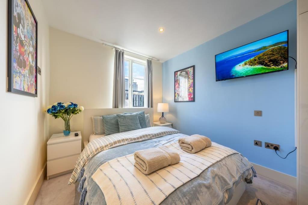 Stunning 3 Bed 2 Bath Penthouse In Appartement