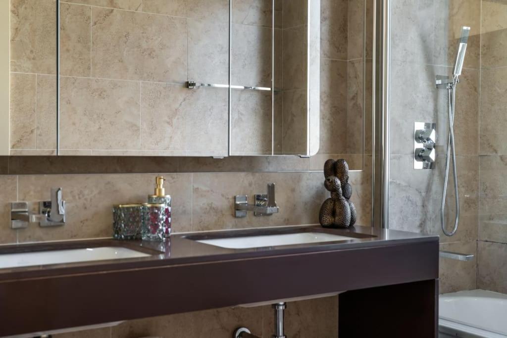 Appartement Stunning 3 Bed 2 Bath Penthouse In *