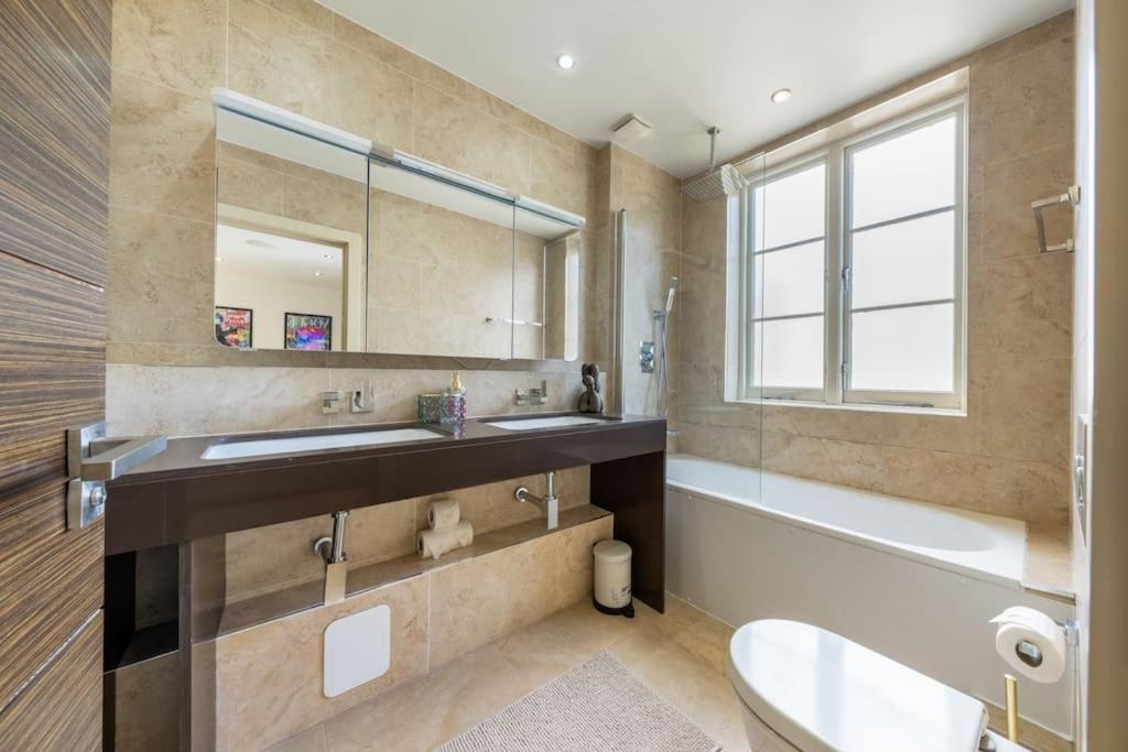 Stunning 3 Bed 2 Bath Penthouse In Appartement *