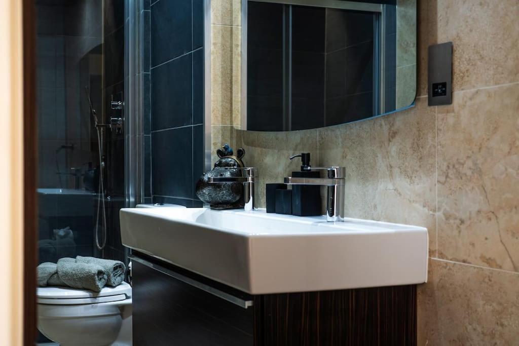 Appartement Stunning 3 Bed 2 Bath Penthouse In