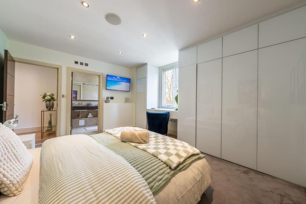 Stunning 3 Bed 2 Bath Penthouse In Appartement Londres