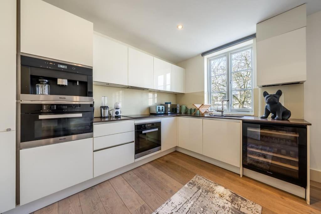 Stunning 3 Bed 2 Bath Penthouse In Appartement