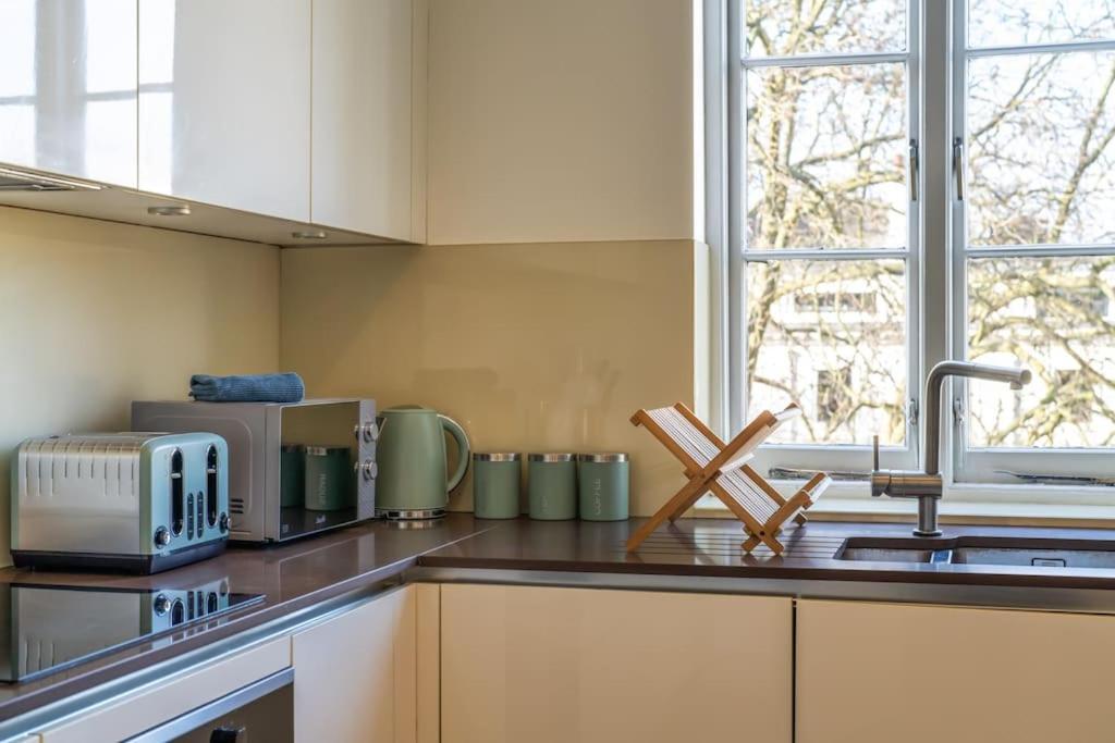 Stunning 3 Bed 2 Bath Penthouse In Appartement