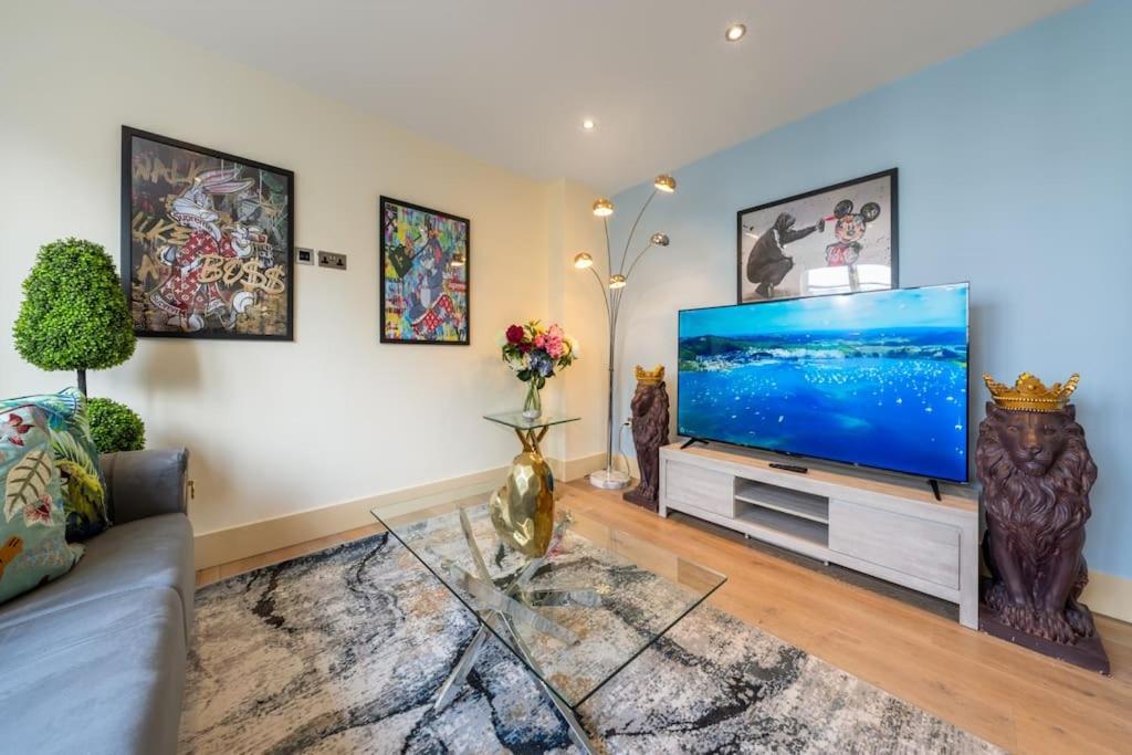 Stunning 3 Bed 2 Bath Penthouse In Appartement *