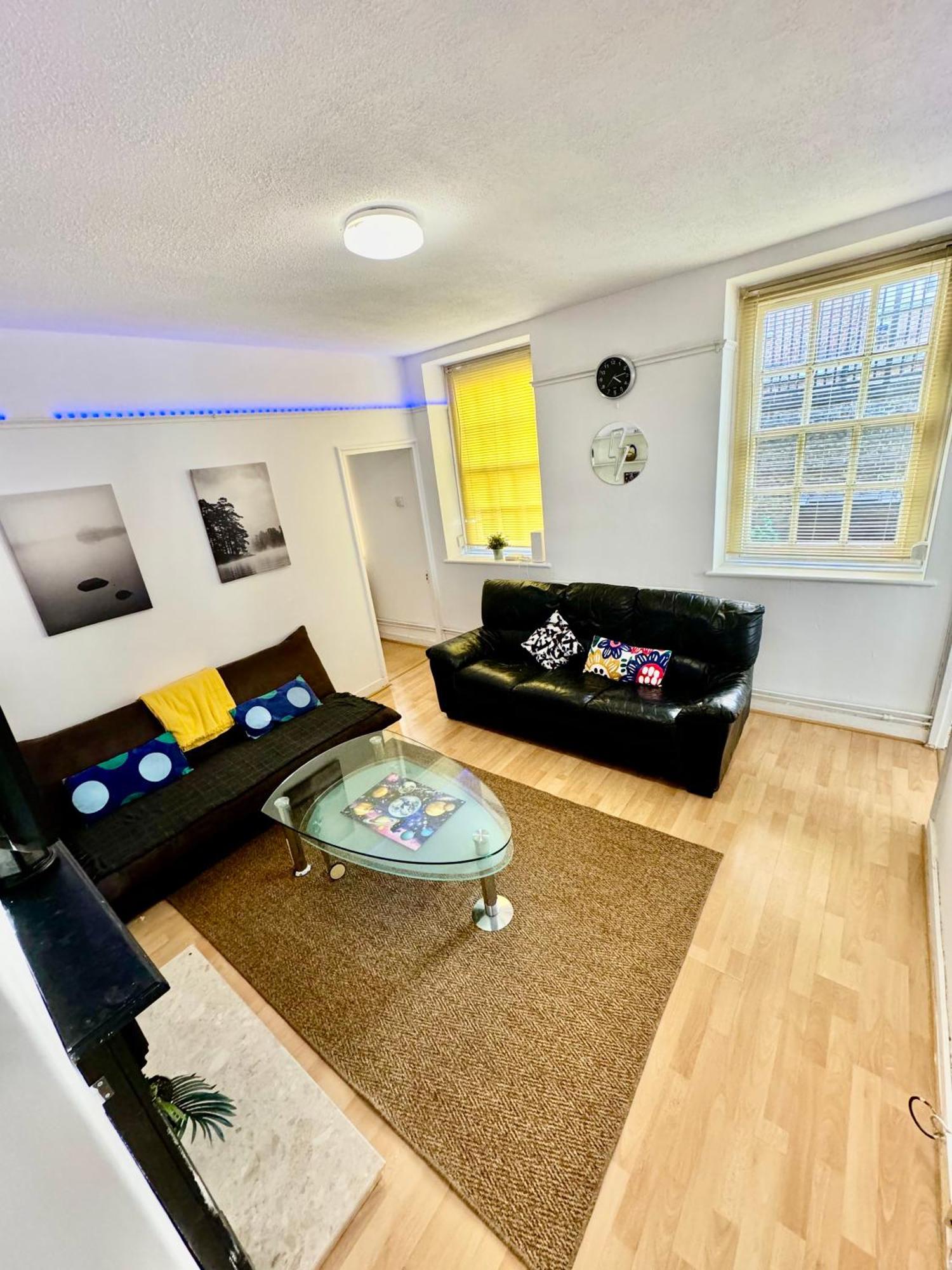 Comfy Private Bedrooms In Heart Of Guest house London