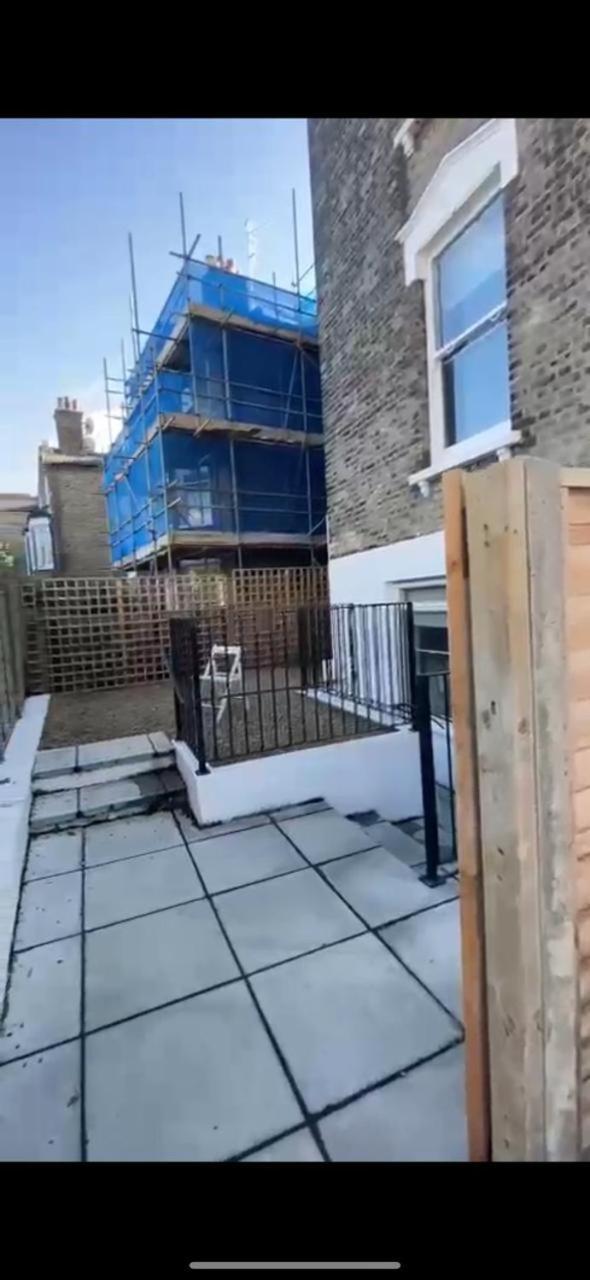 Appartamento A Cozy Flat In Royalstandard Londra