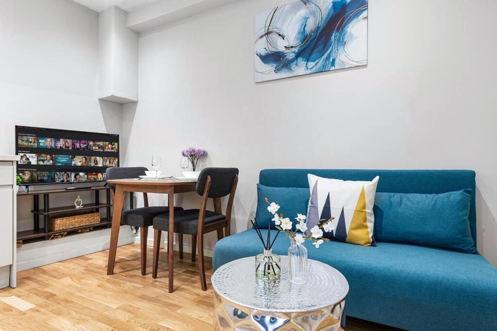 Apartment Metro Marvel: 1-bed Gem London