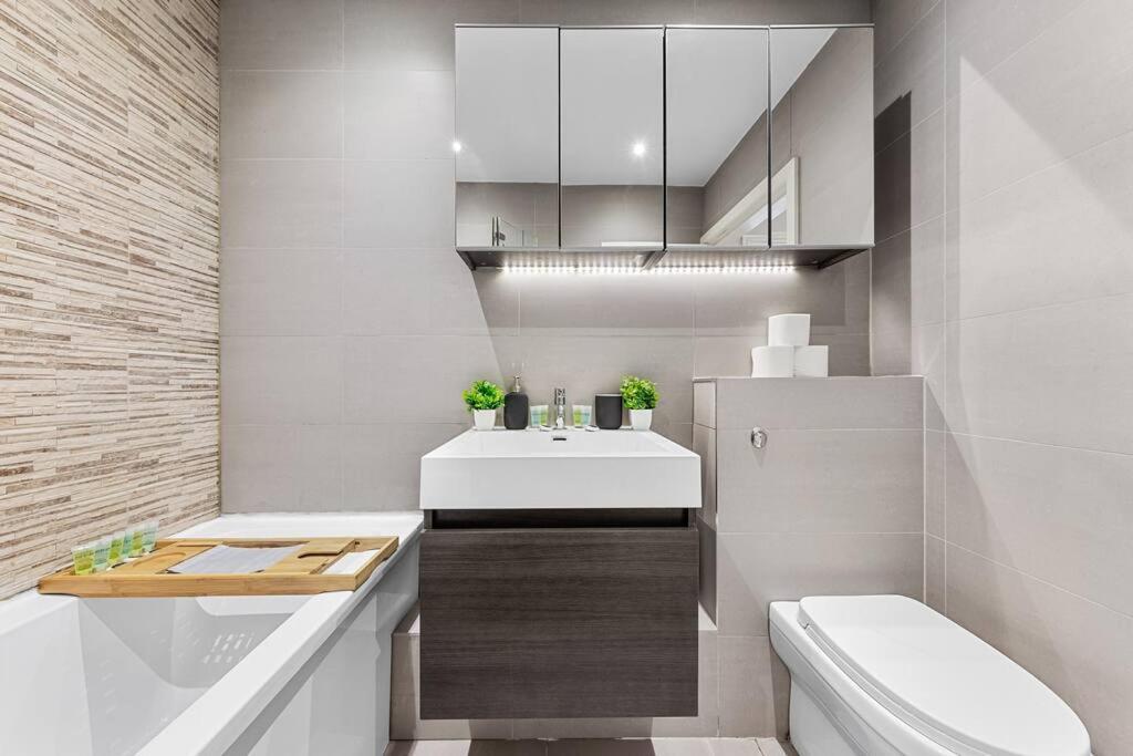 Metro Marvel: 1-bed Gem * London